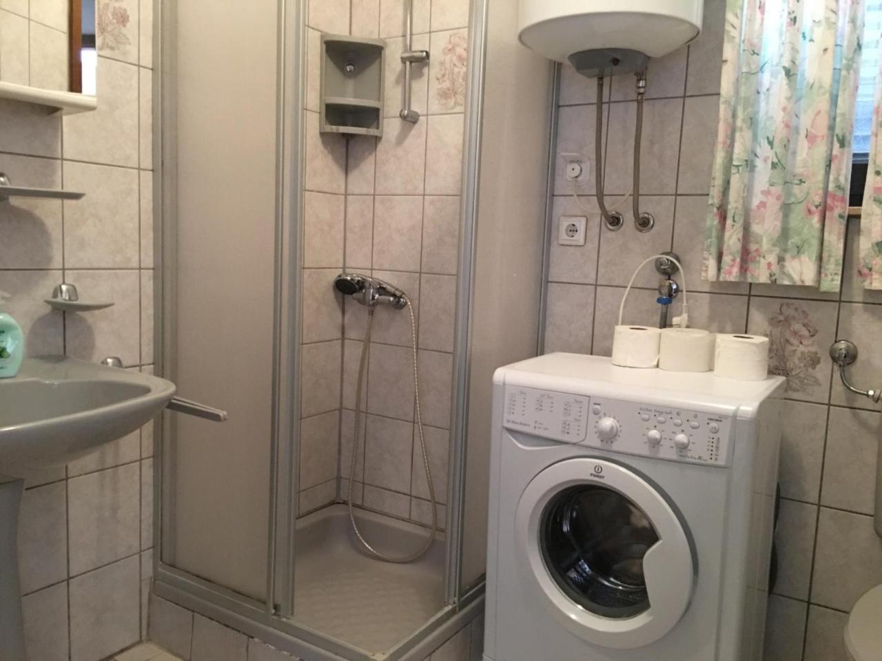 Ara-Aradi Apartment Baska  Bagian luar foto